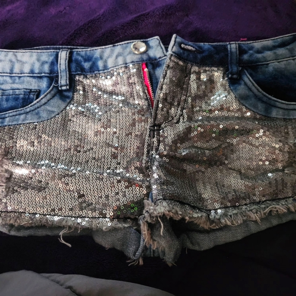 BLING!! SHORTS.. NEW WITHOUT TAGS
